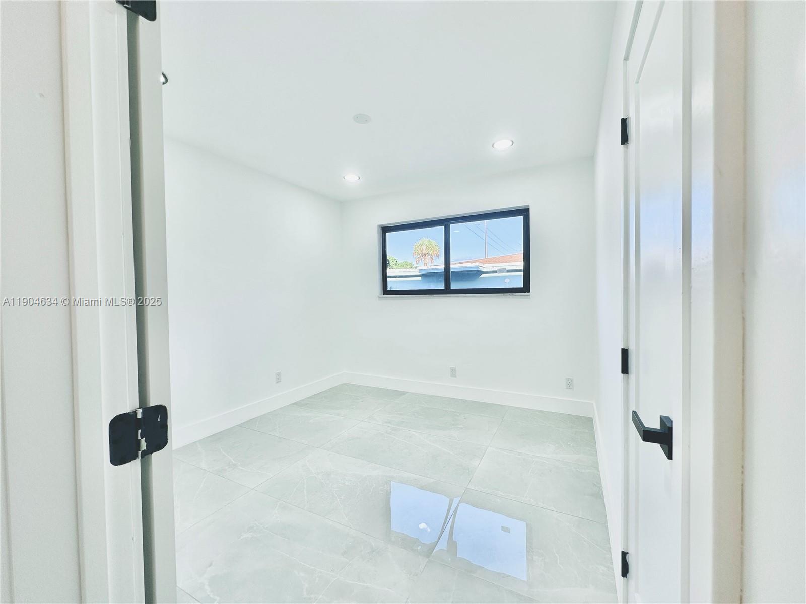 20 Ne 135th St Property Photo 12