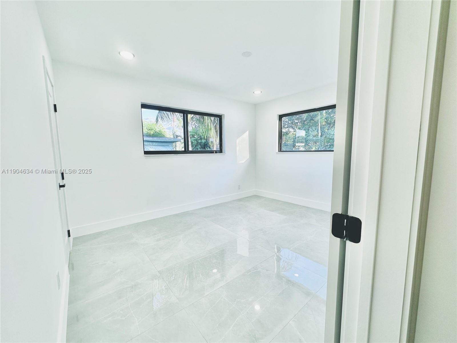 20 Ne 135th St Property Photo 13