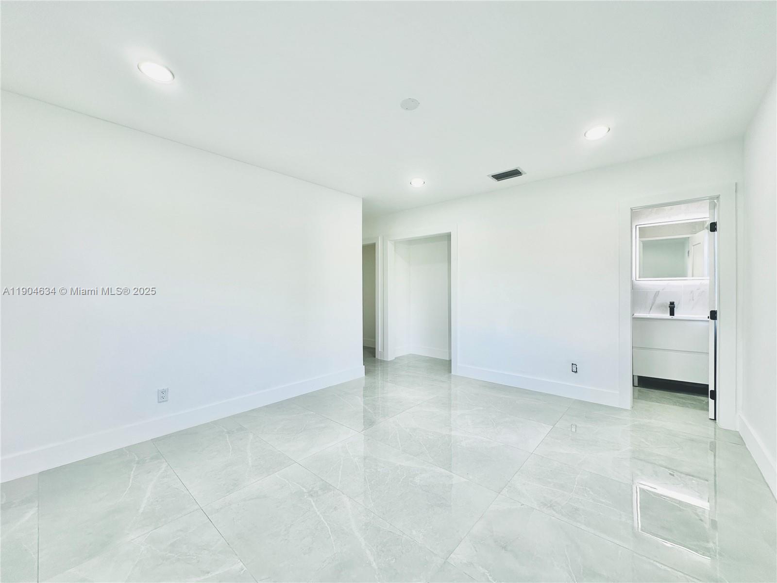 20 Ne 135th St Property Photo 14