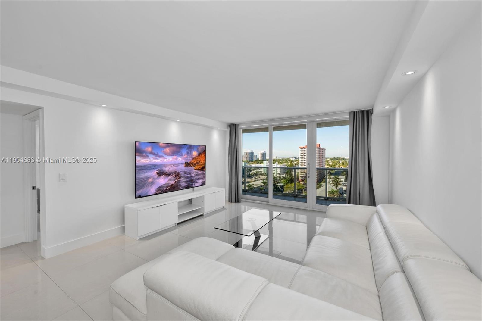 3140 S Ocean Dr 1011 Property Photo 3