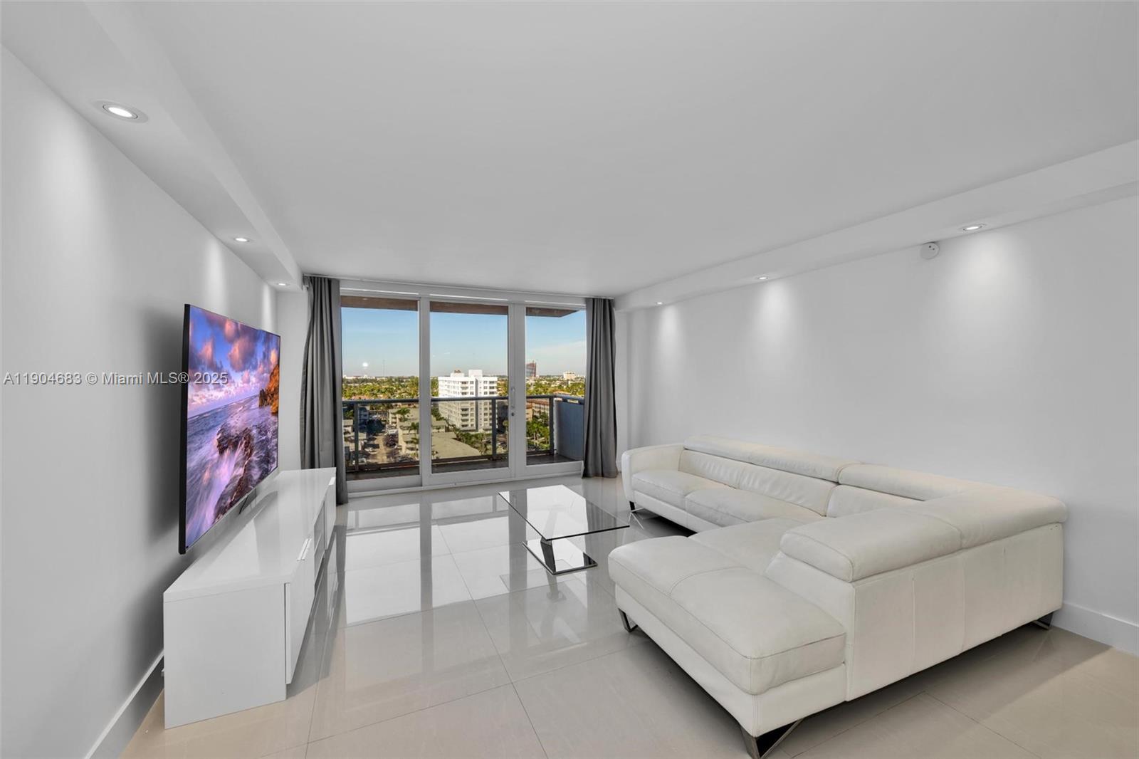 3140 S Ocean Dr 1011 Property Photo 4