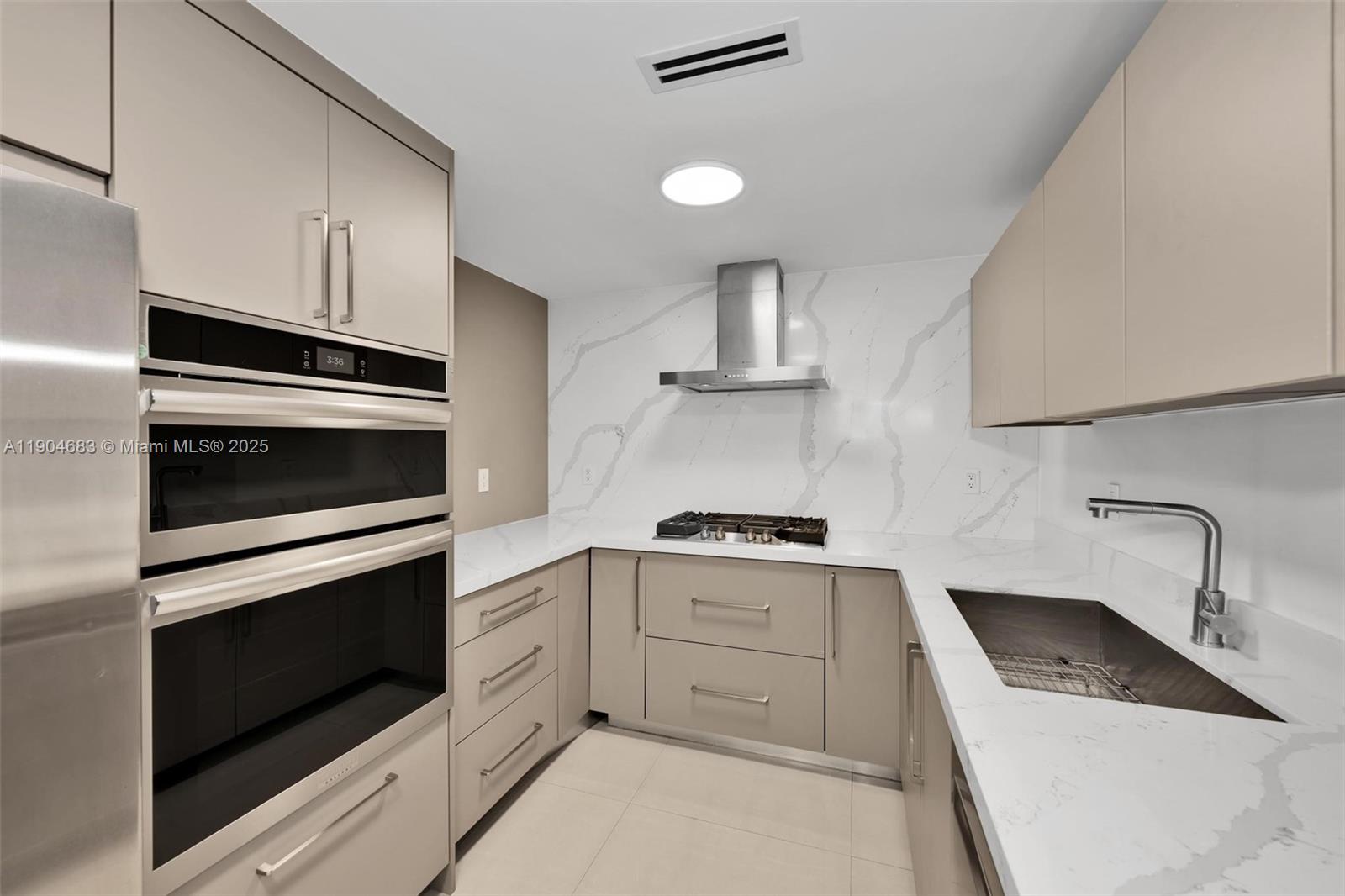 3140 S Ocean Dr 1011 Property Photo 14