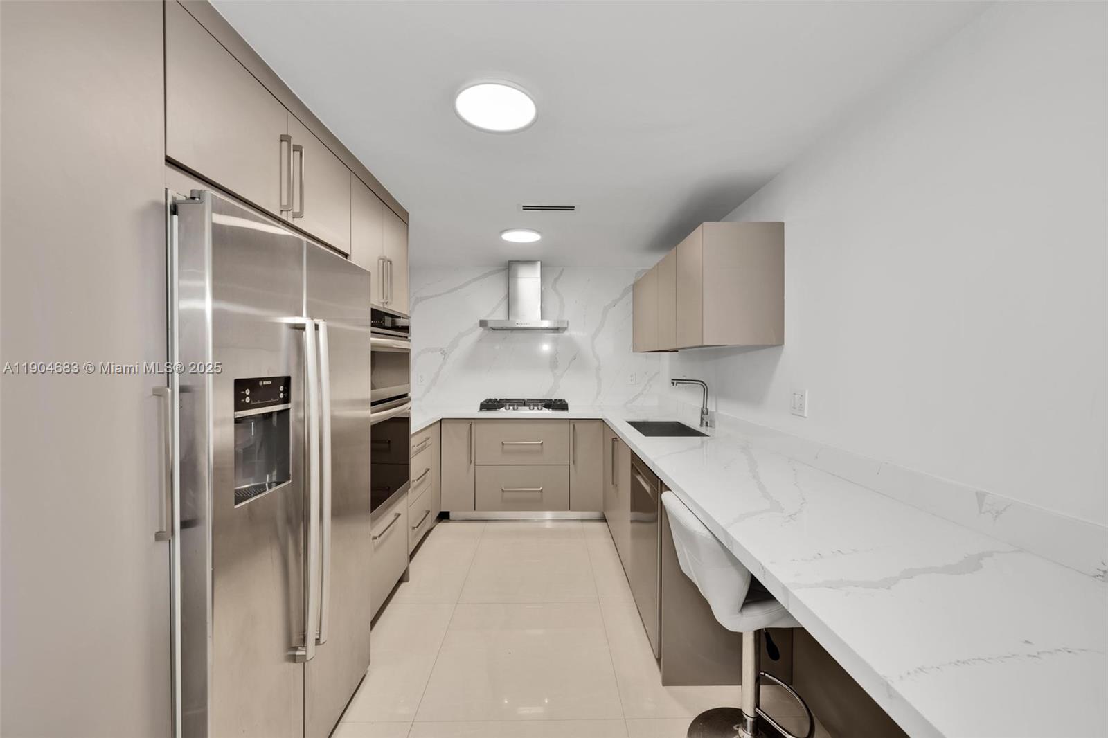 3140 S Ocean Dr 1011 Property Photo 16