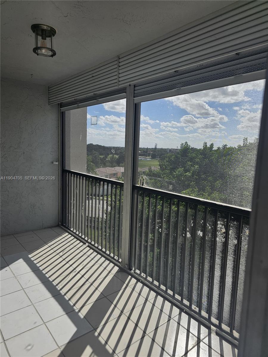 3910 Inverrary Blvd 703-b Property Photo 3