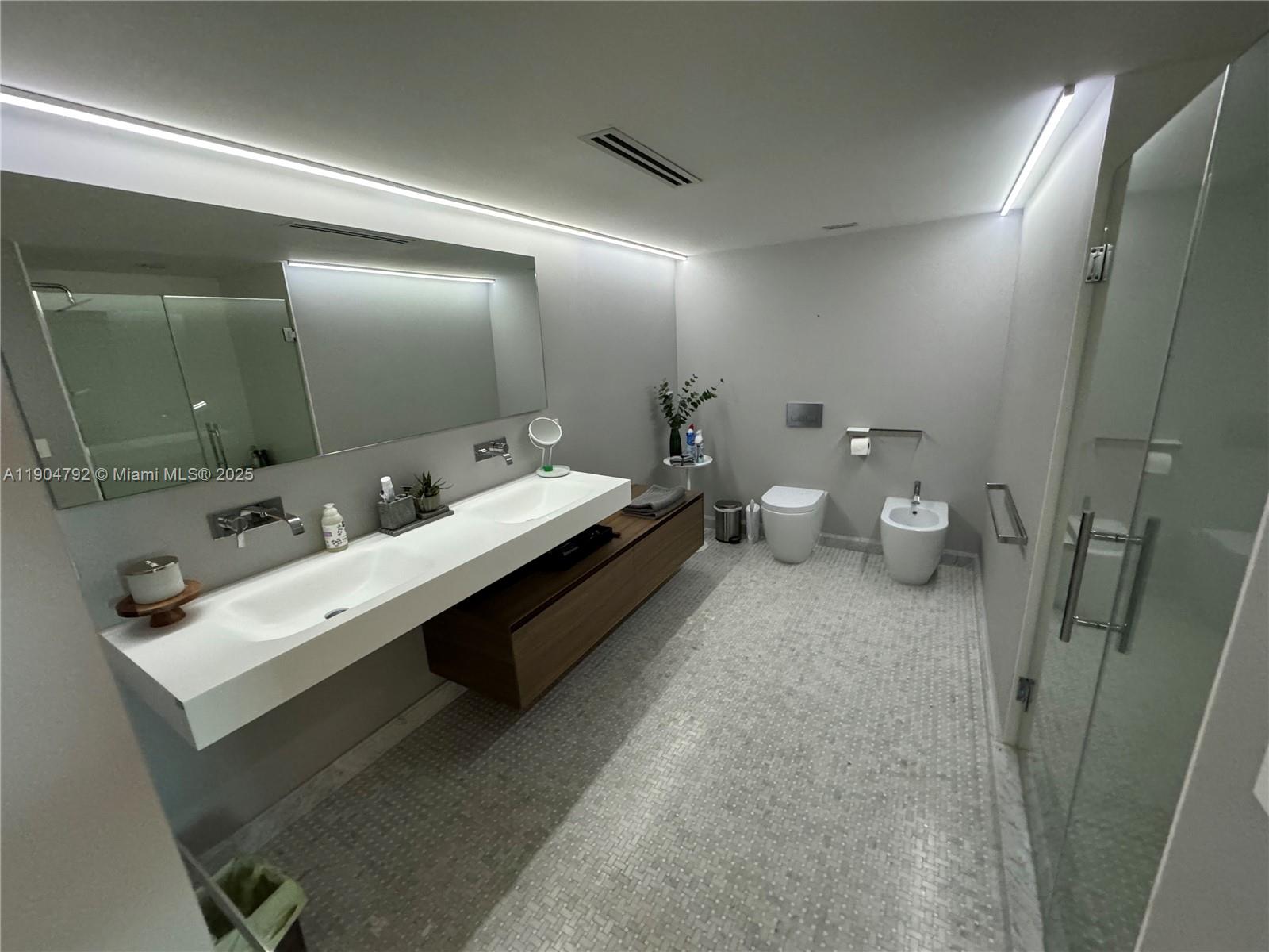 1121 Crandon Blvd D608 Property Photo 14