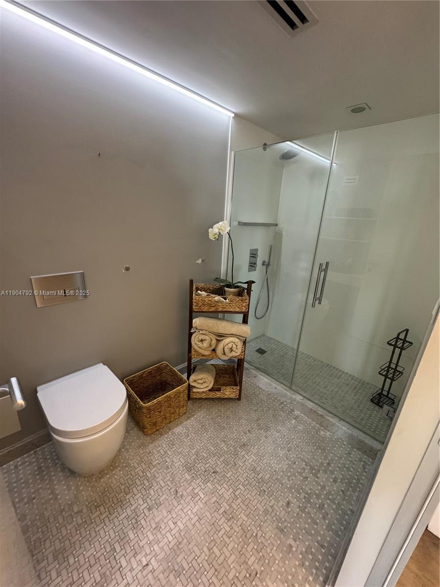 1121 Crandon Blvd D608 Property Photo 17