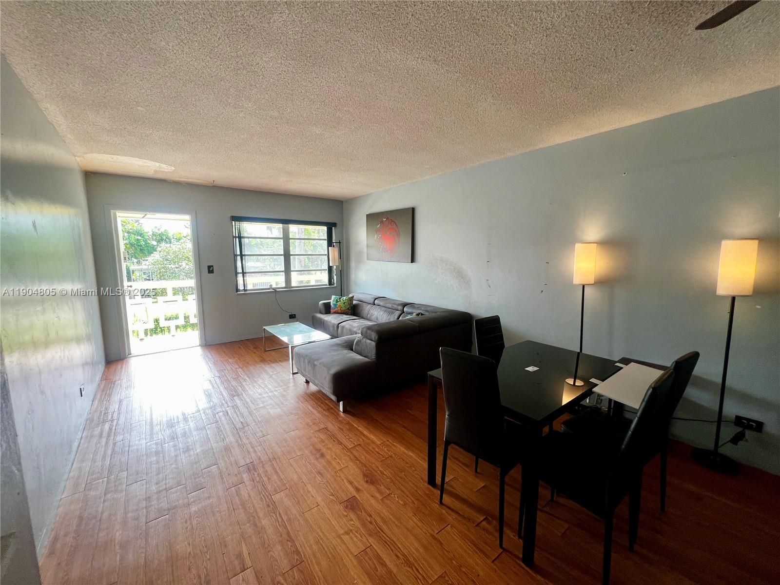 1501 Arthur St 7 Property Photo 2