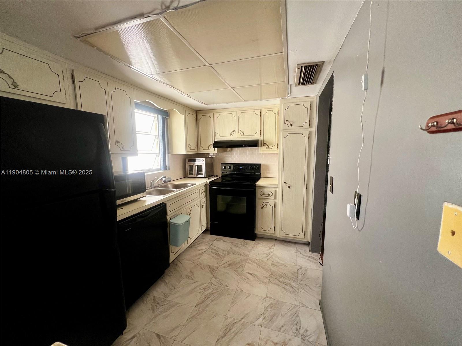 1501 Arthur St 7 Property Photo 4