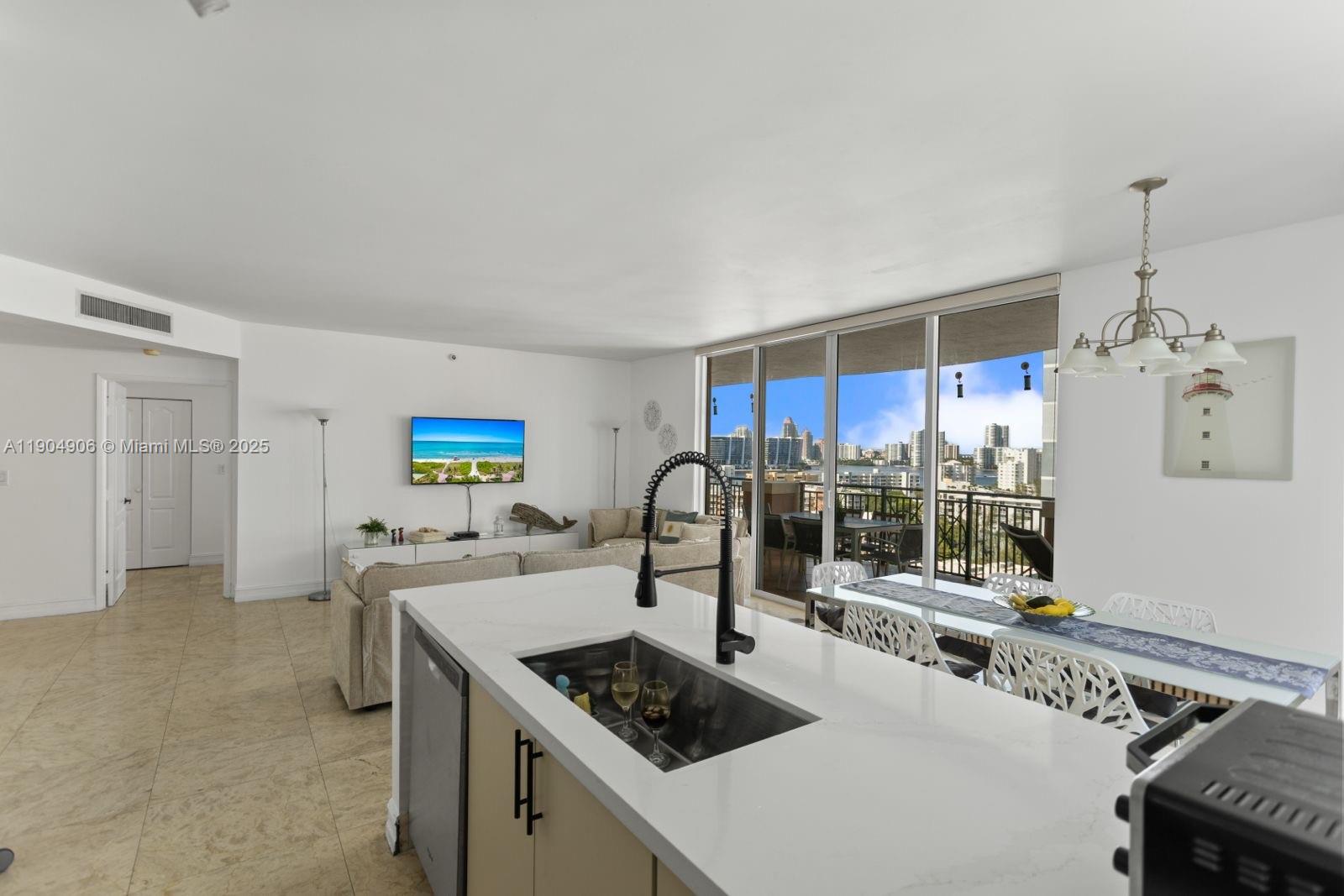 17555 Atlantic Blvd Ph7 Property Photo 3