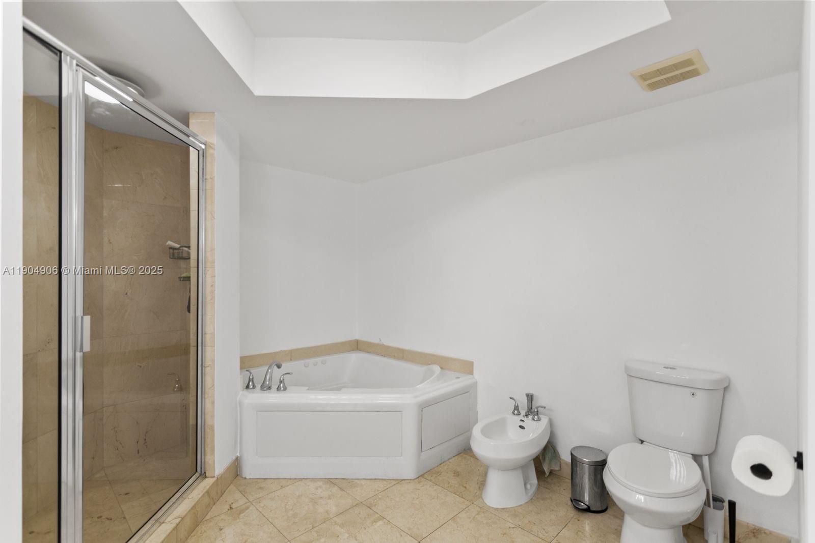 17555 Atlantic Blvd Ph7 Property Photo 12