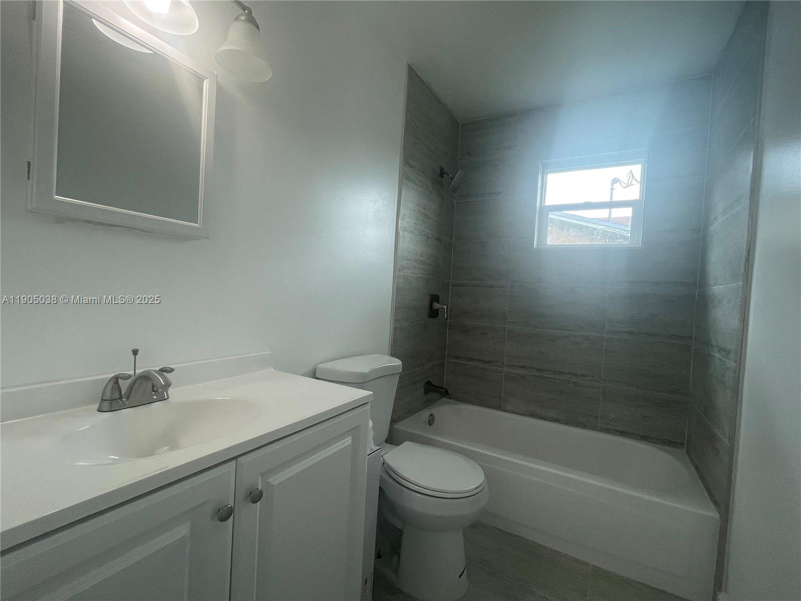 2260 Nw 61st St Property Photo 6