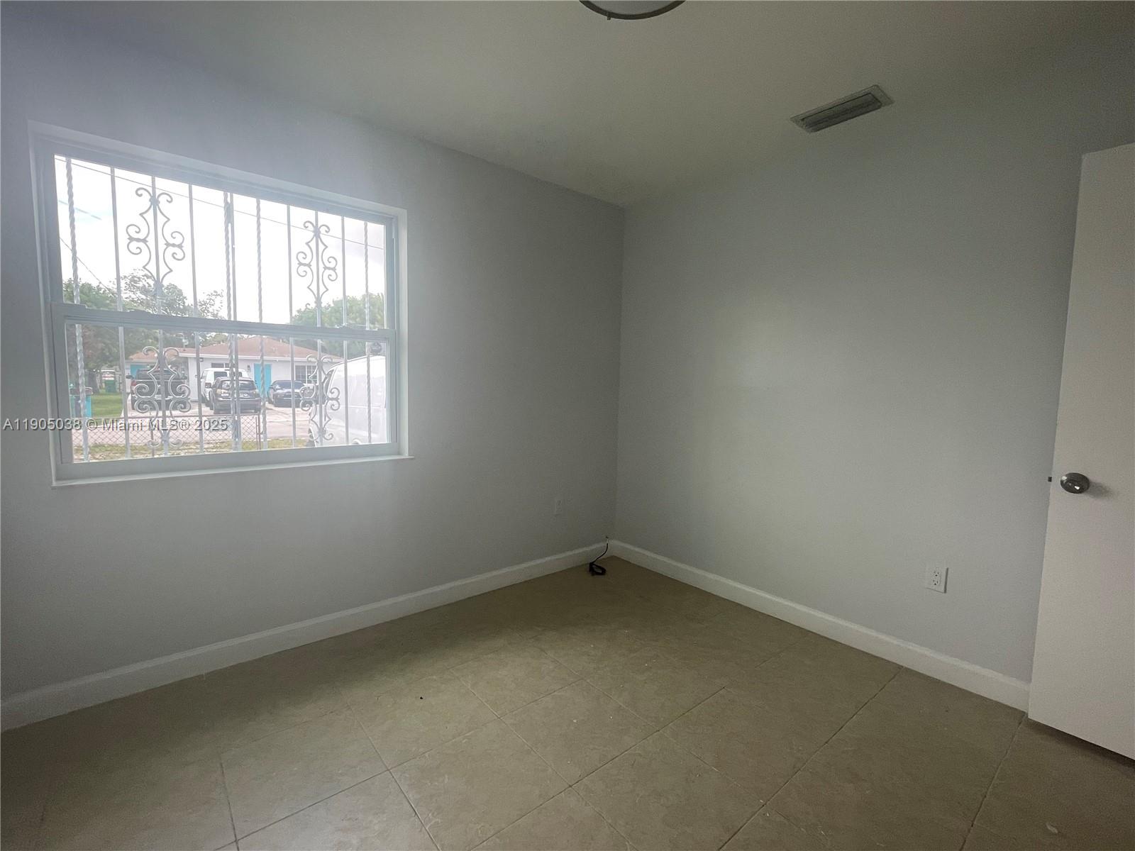 2260 Nw 61st St Property Photo 7