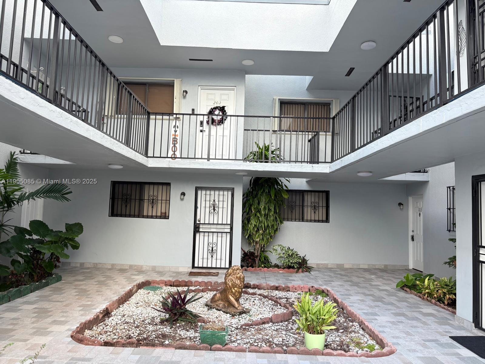 1290 W 41 St 203 Property Photo 1