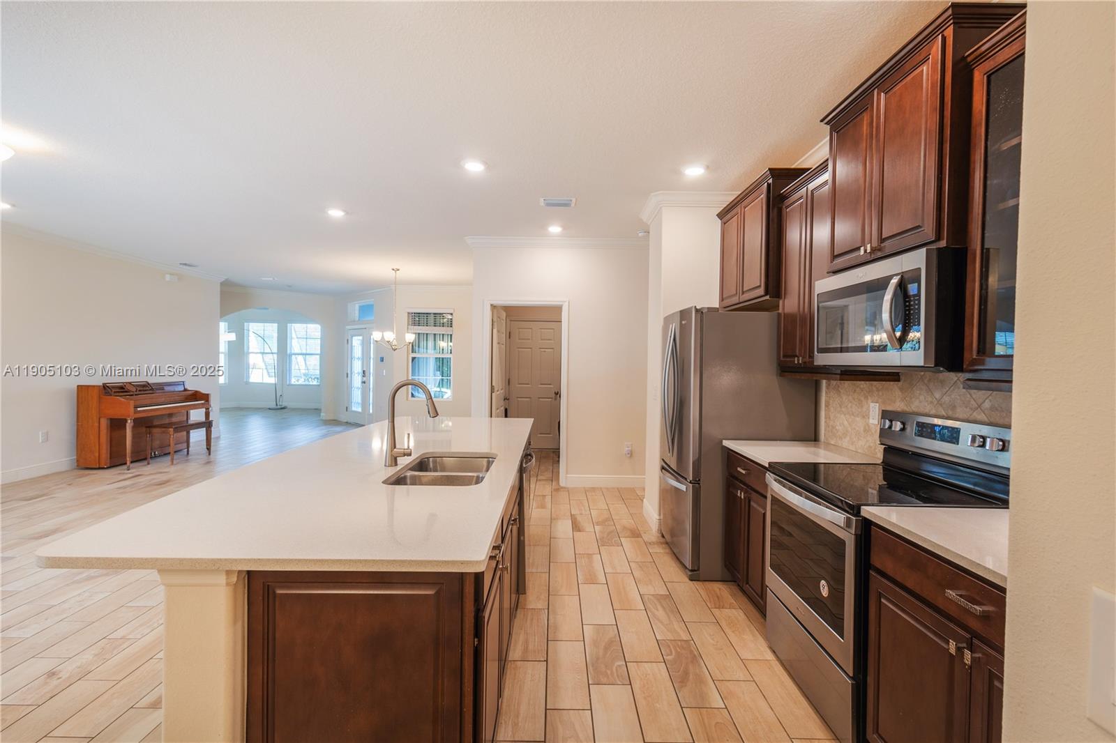 2547 Saint Lucia Cir Property Photo 2