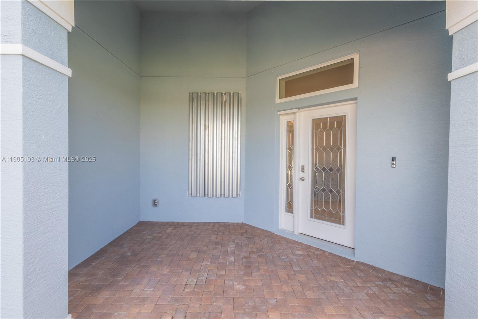 2547 Saint Lucia Cir Property Photo 5