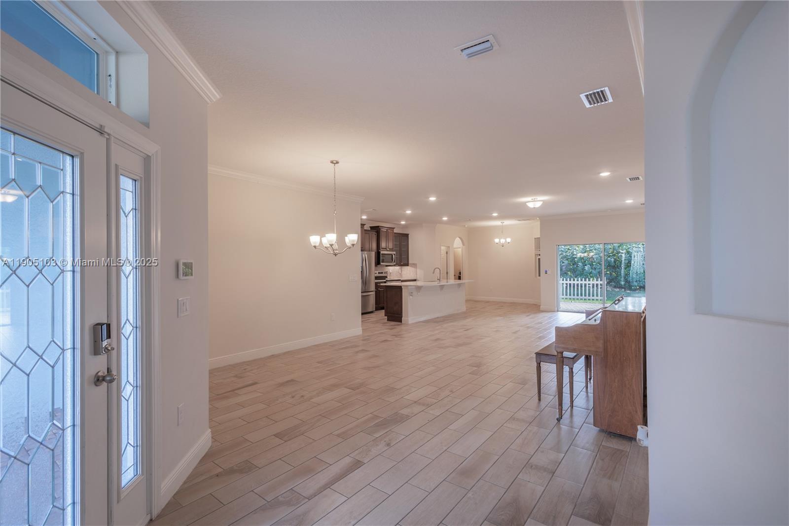 2547 Saint Lucia Cir Property Photo 8