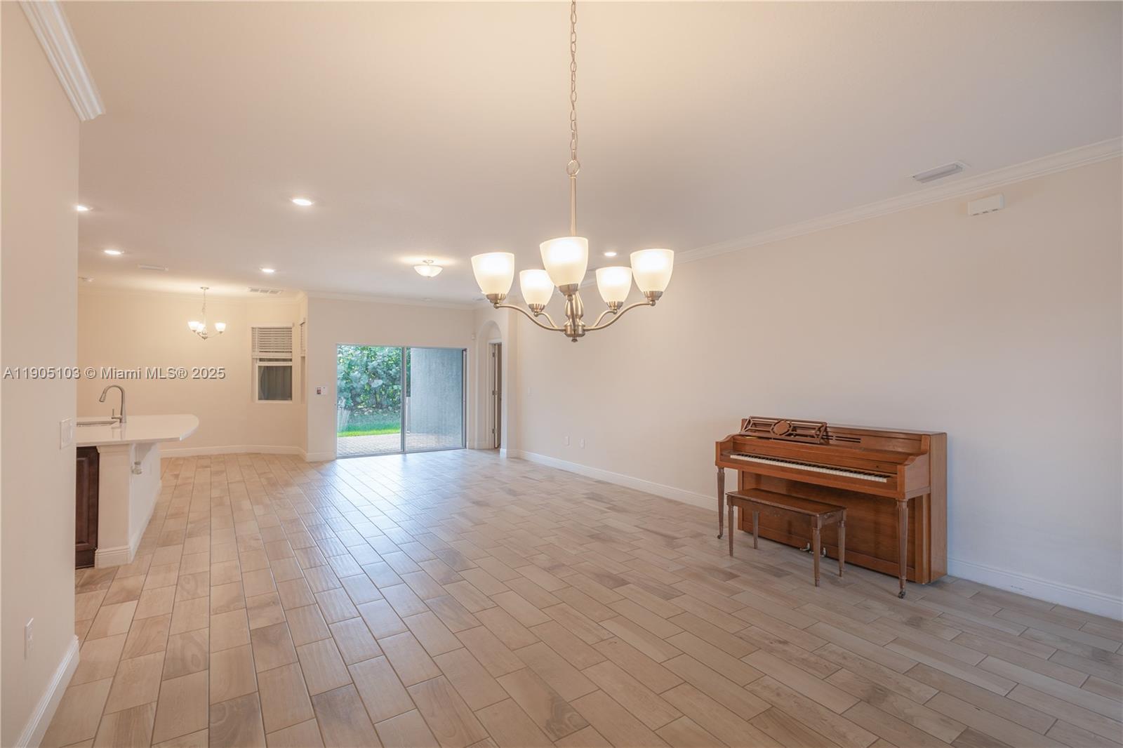 2547 Saint Lucia Cir Property Photo 9