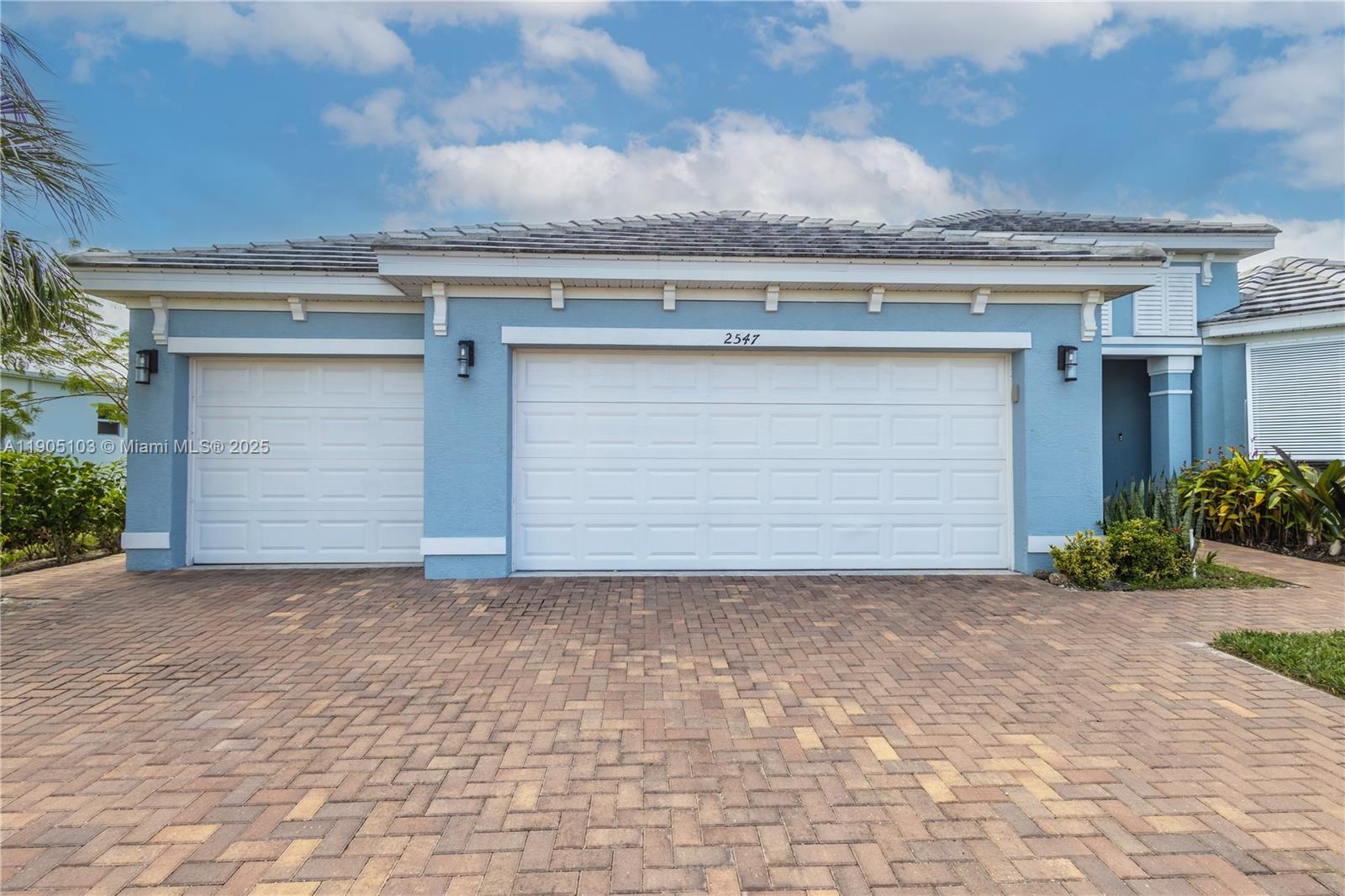 2547 Saint Lucia Cir Property Photo 38