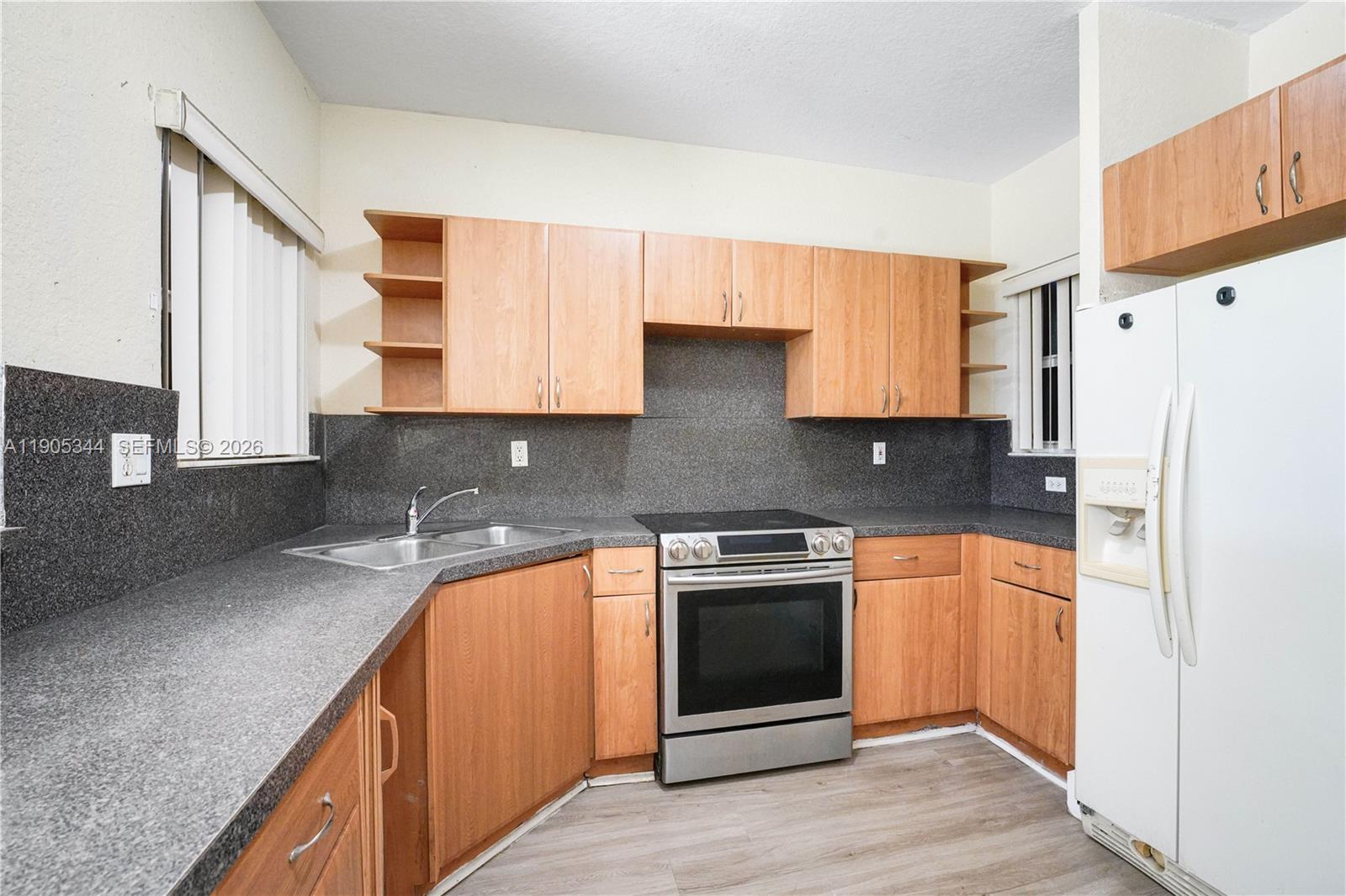 A11905344 Property Photo 4