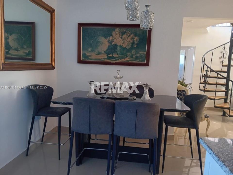A11905351 Property Photo 10