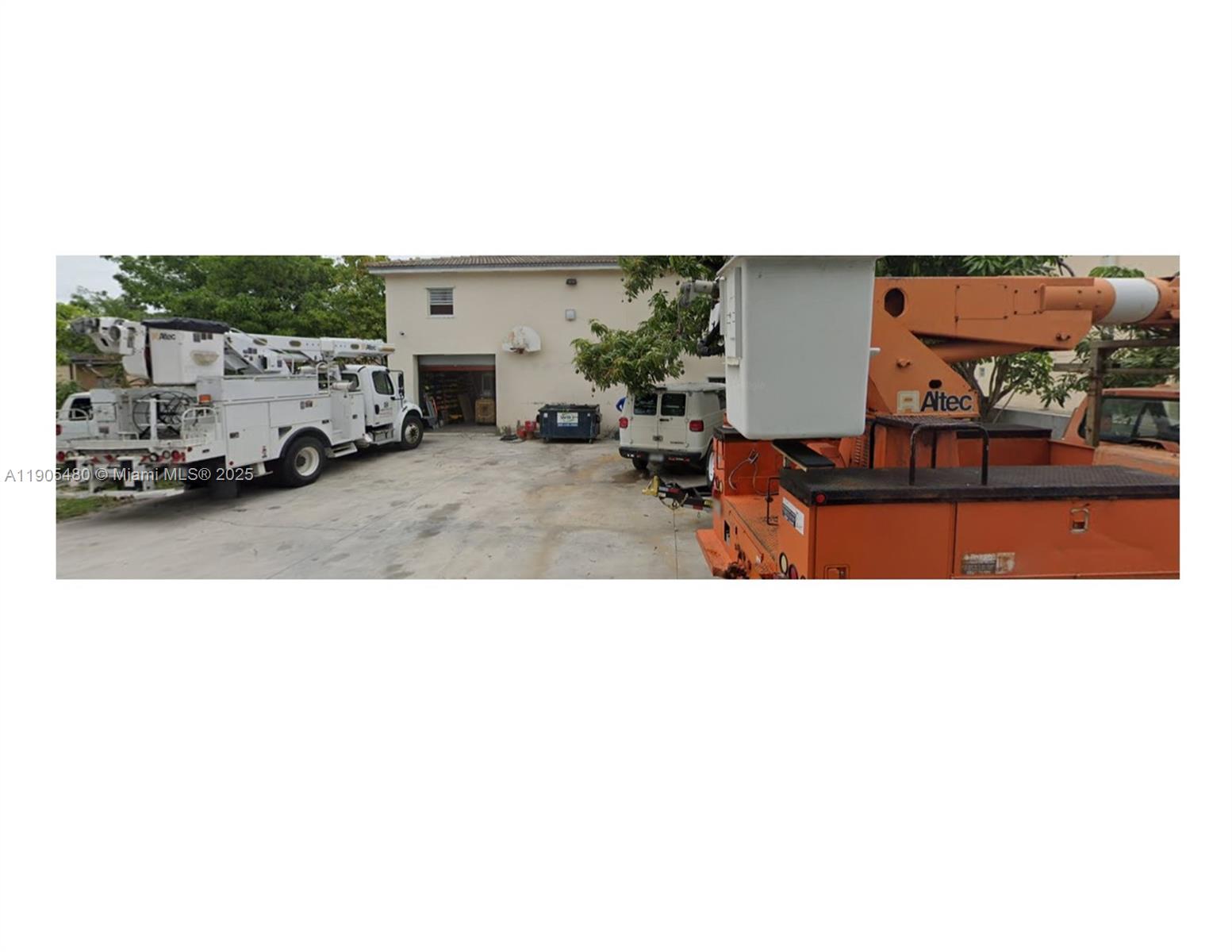 660 Miller Dr Property Photo 3