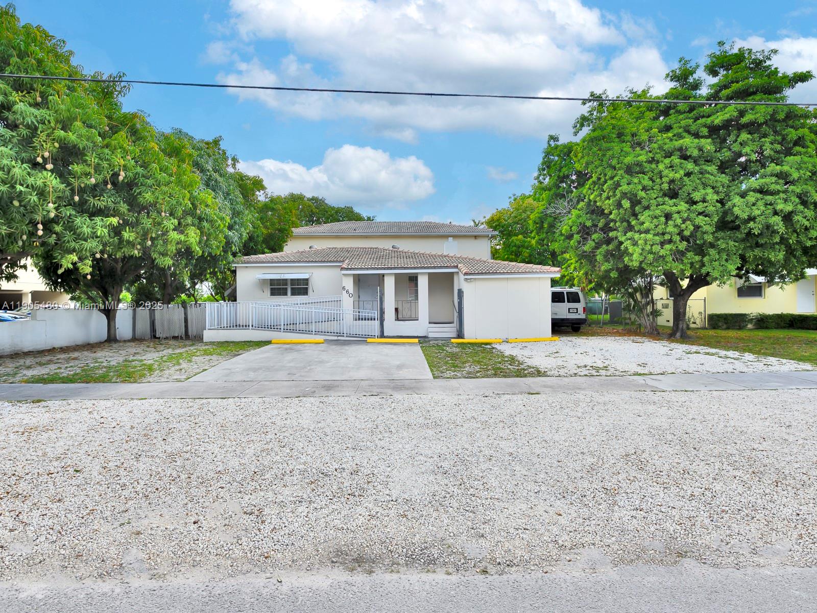 660 Miller Dr Property Photo 4