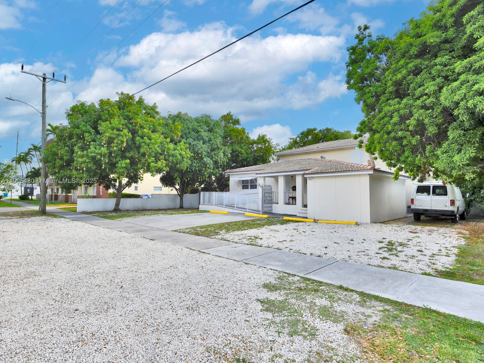 660 Miller Dr Property Photo 10