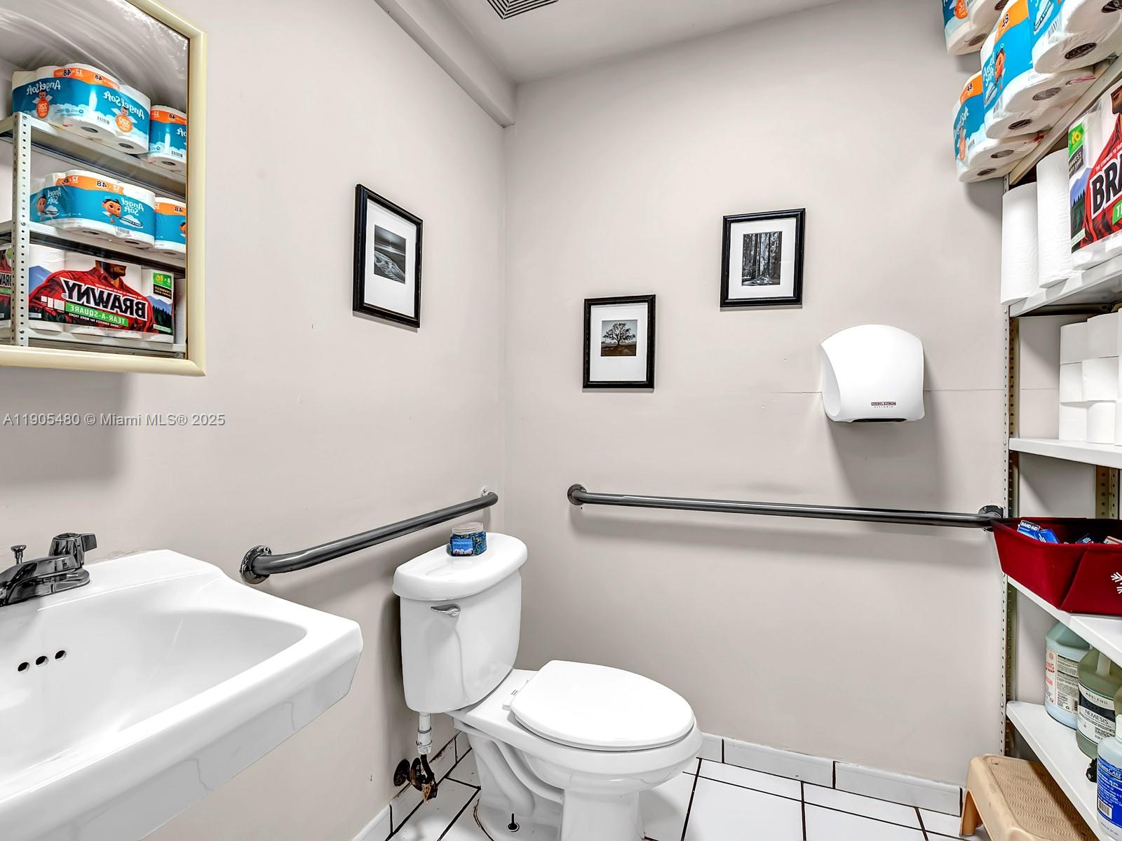 660 Miller Dr Property Photo 17
