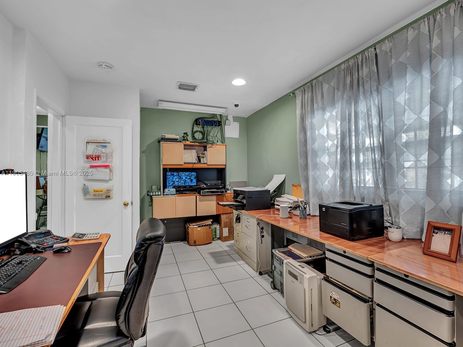 660 Miller Dr Property Photo 20