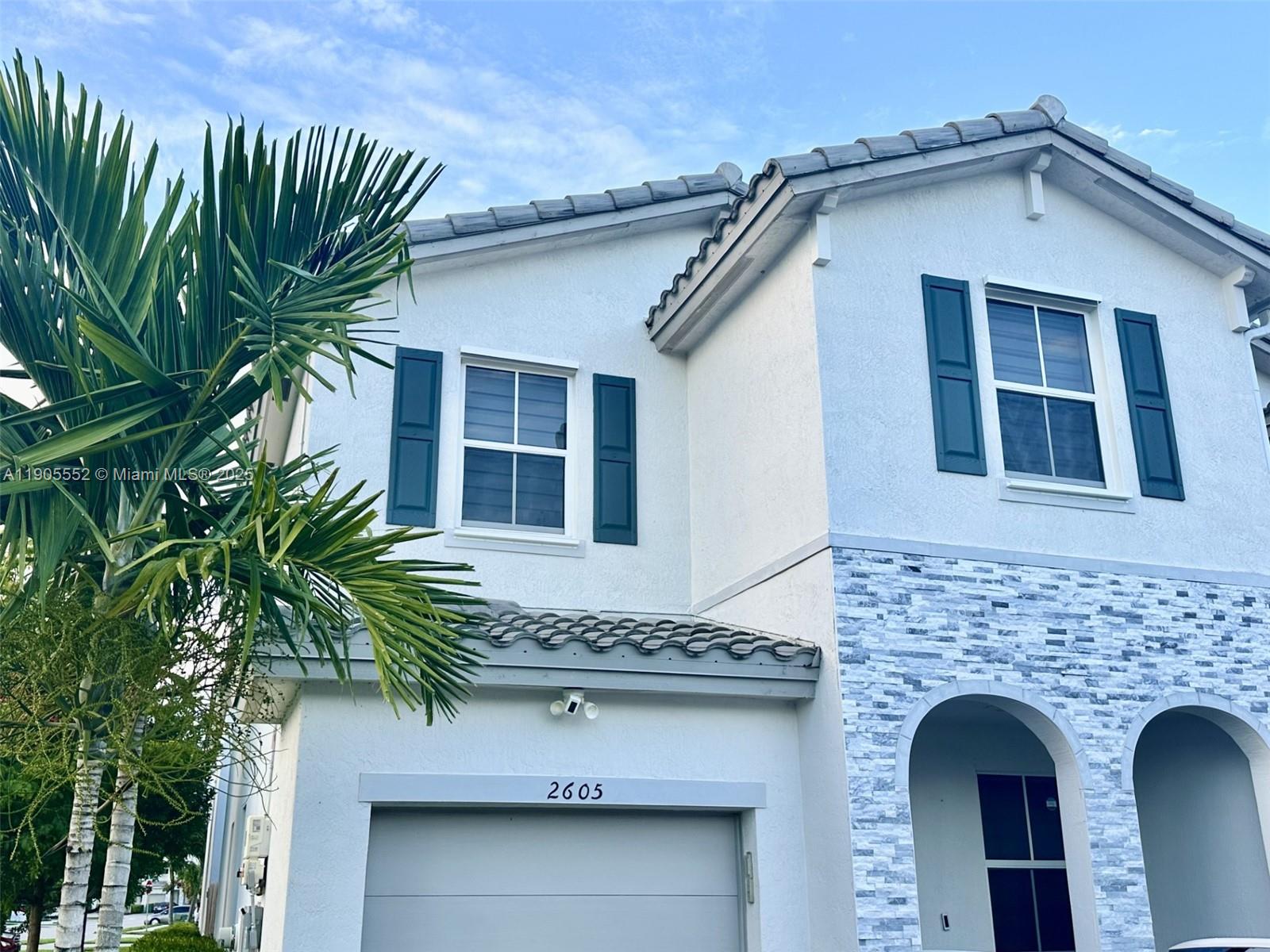 2605 SE 11th Ct 2605 Property Photo 1