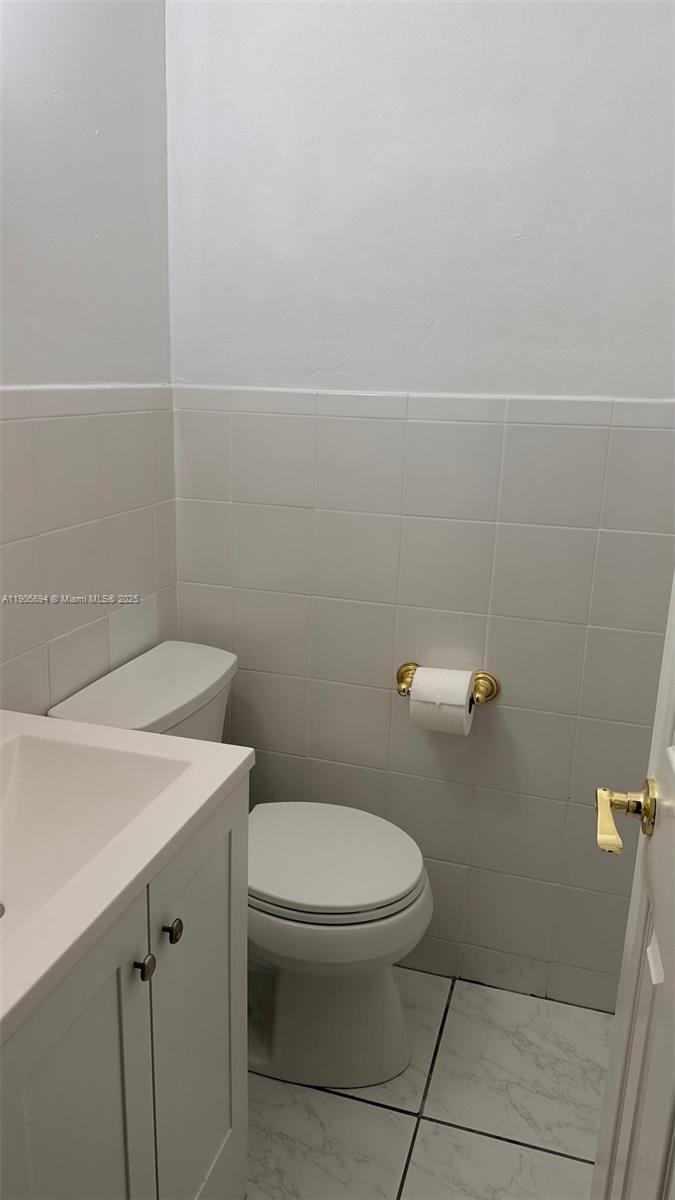 7712 Byron Ave 2 Property Photo 21