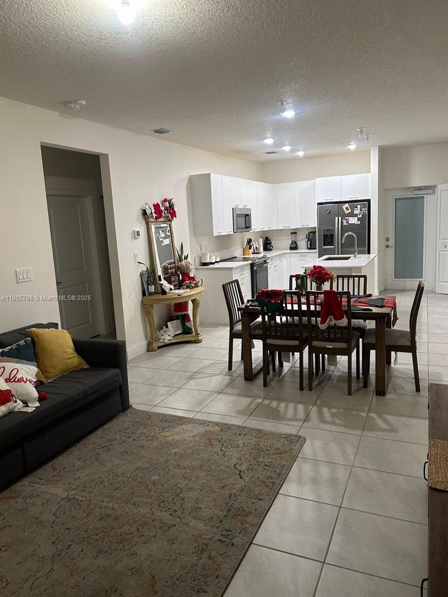 A11905788 Property Photo 5