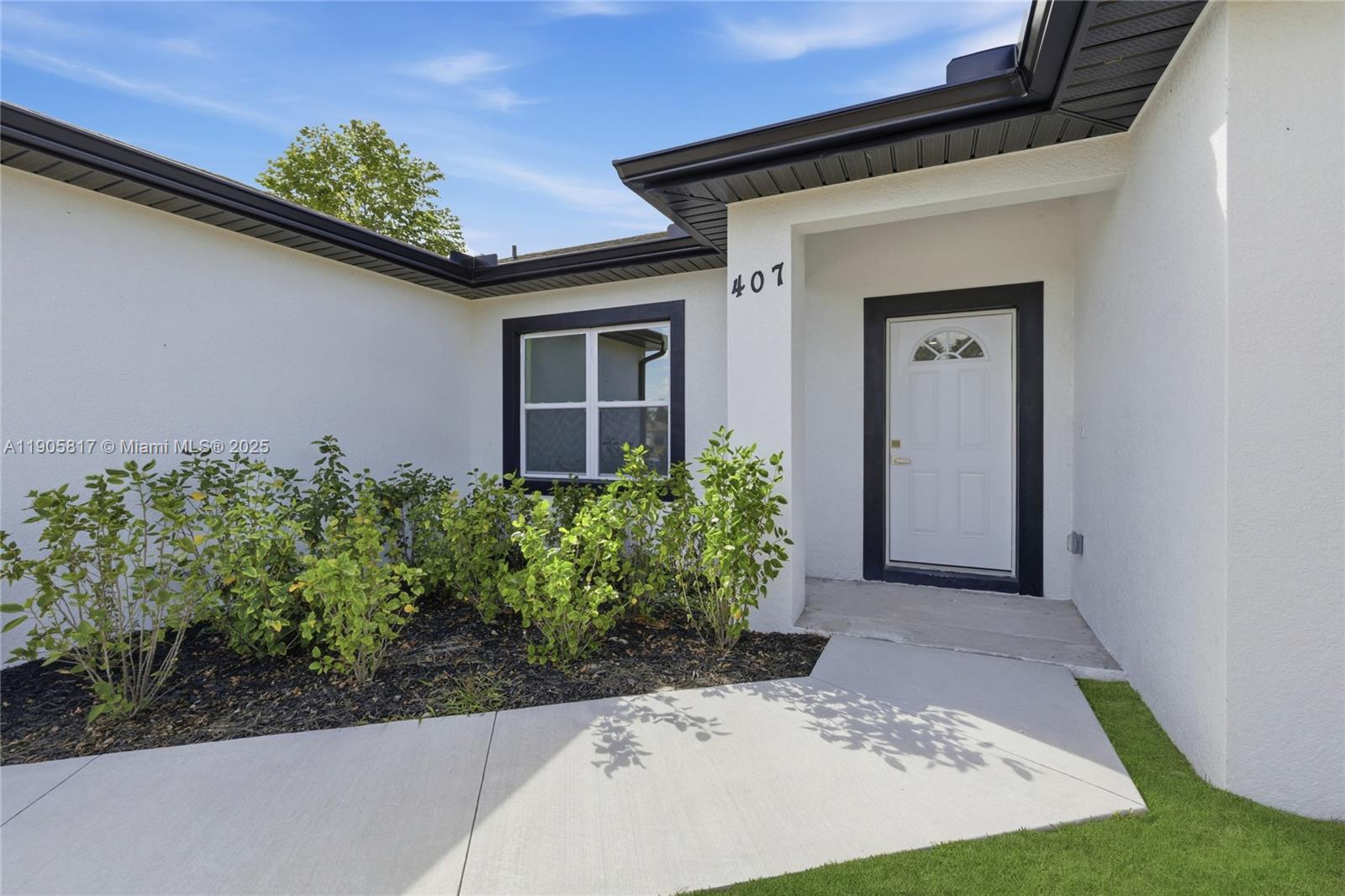 407 Harbor Blvd Property Photo 3
