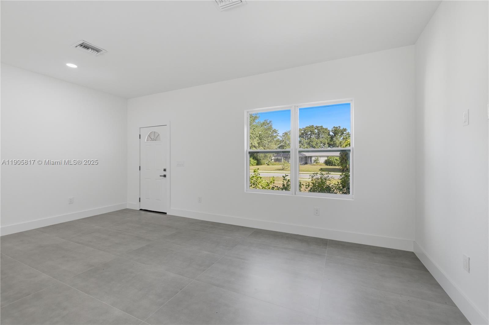 407 Harbor Blvd Property Photo 4