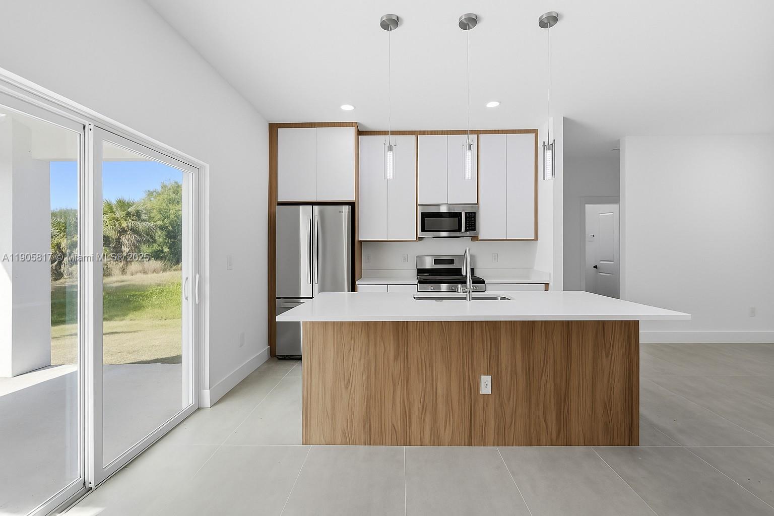 407 Harbor Blvd Property Photo 8