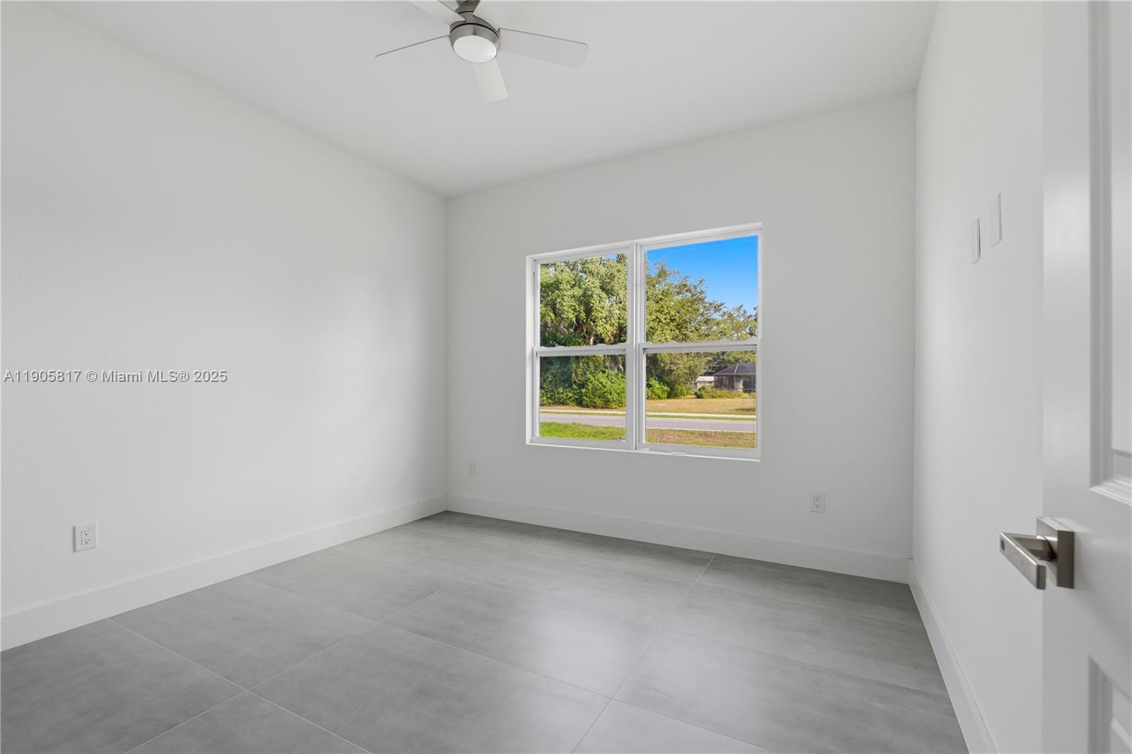 407 Harbor Blvd Property Photo 11