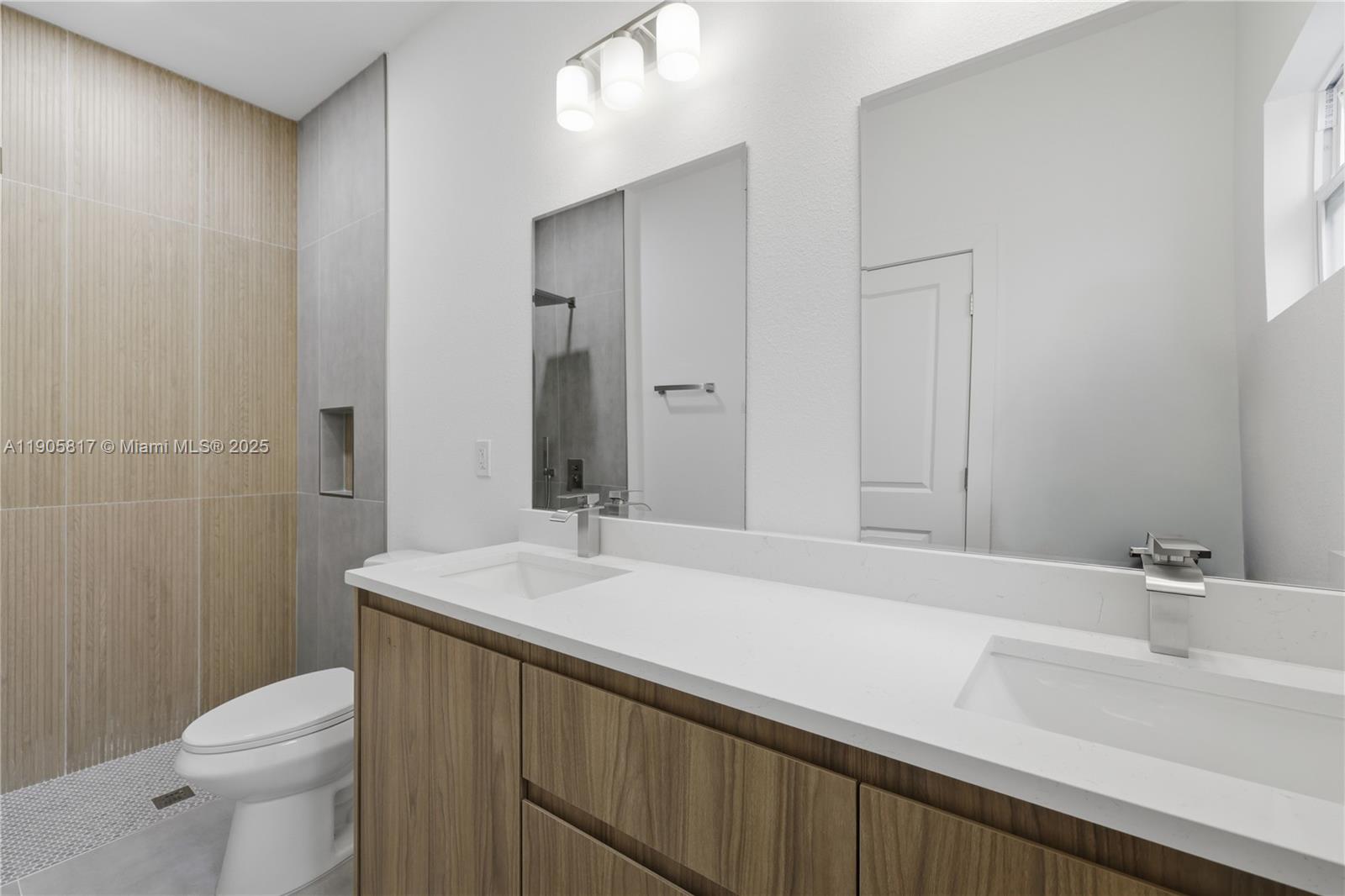 407 Harbor Blvd Property Photo 13