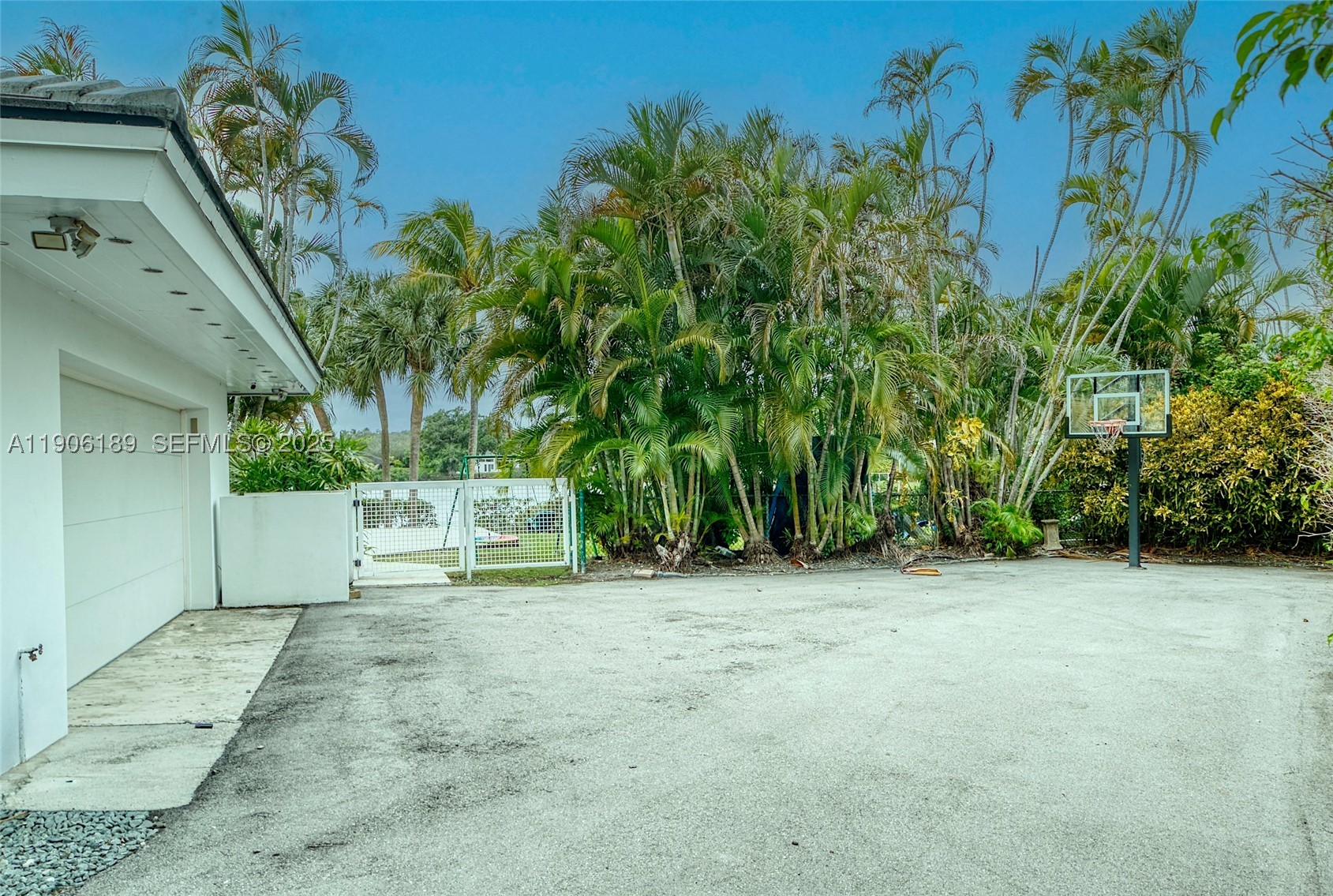 415 Rovino Ave Property Photo 19