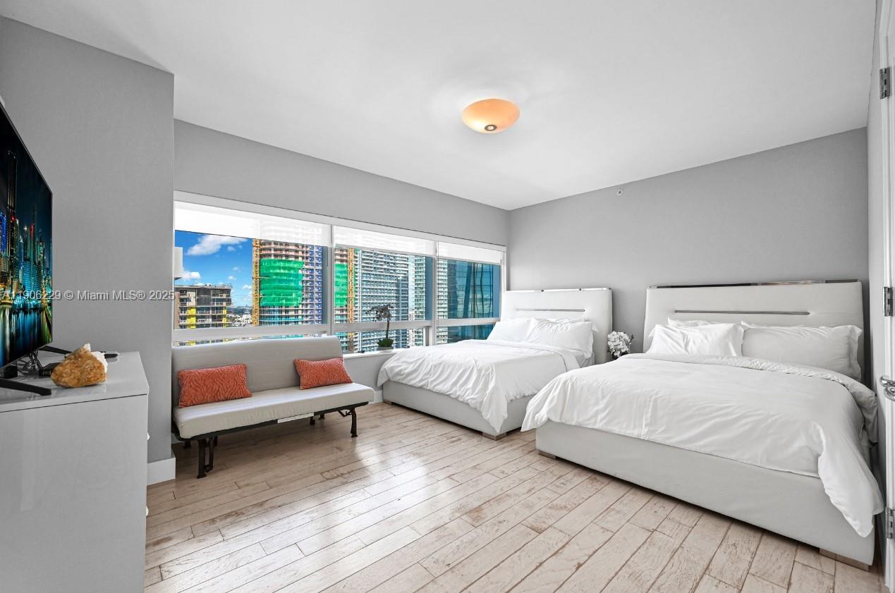 1435 Brickell Ave 3401 Property Photo 2