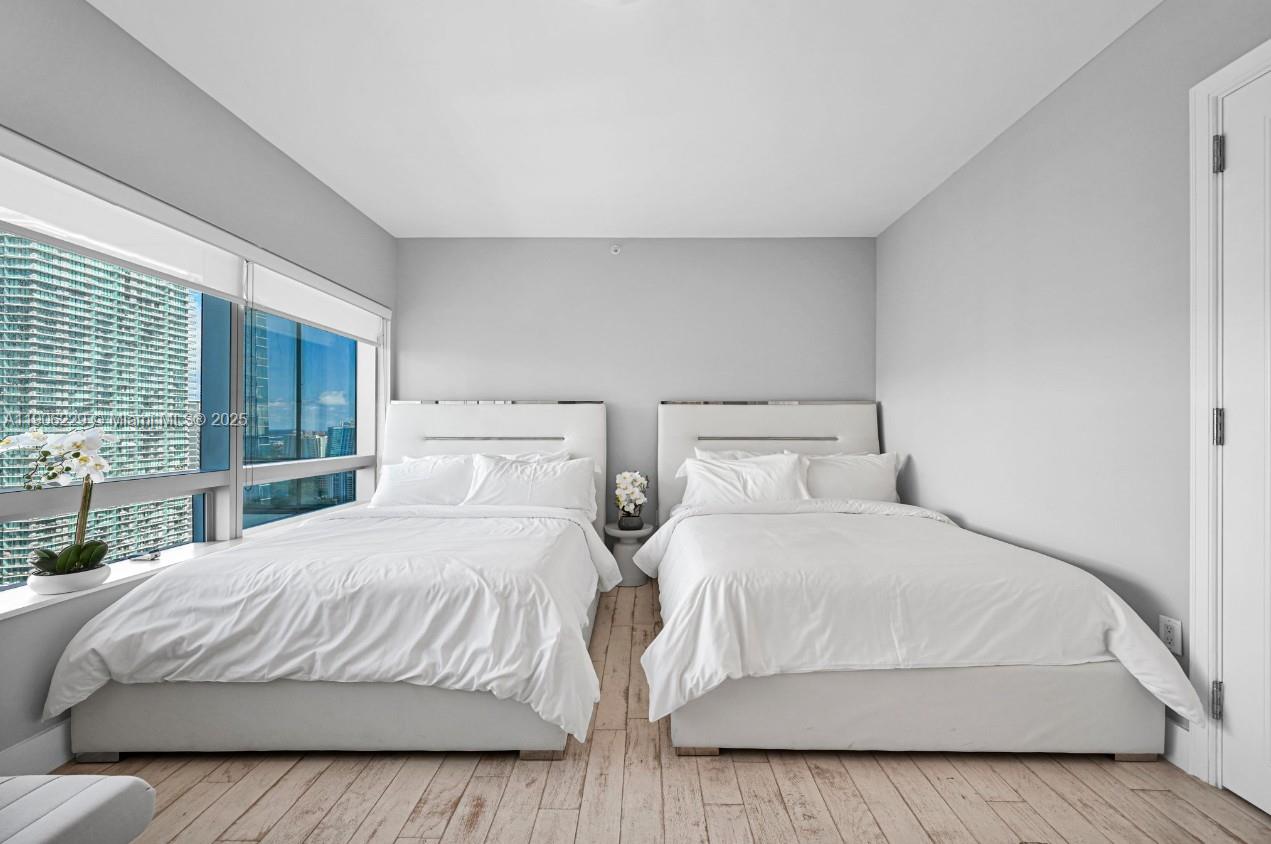 1435 Brickell Ave 3401 Property Photo 3
