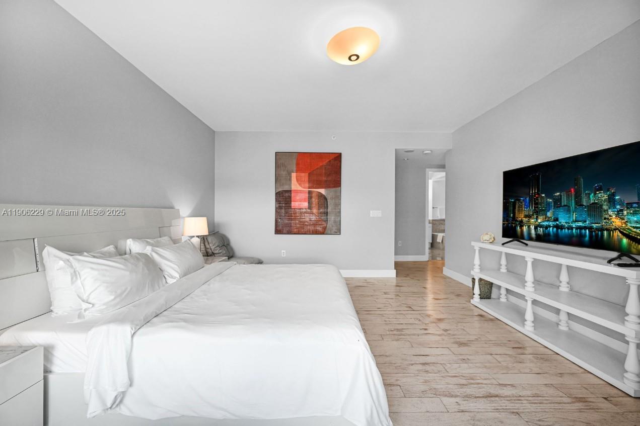 1435 Brickell Ave 3401 Property Photo 11