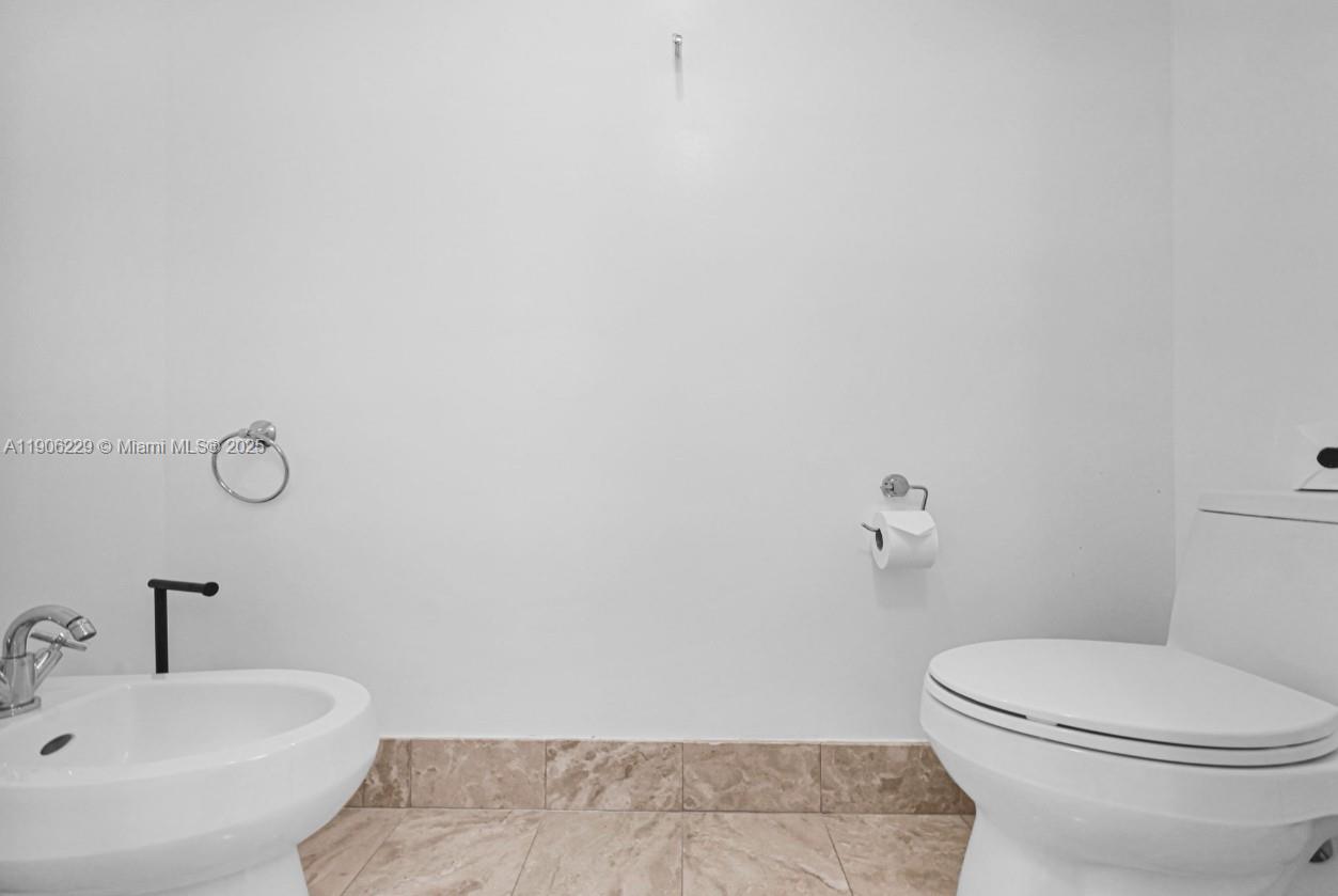 1435 Brickell Ave 3401 Property Photo 17