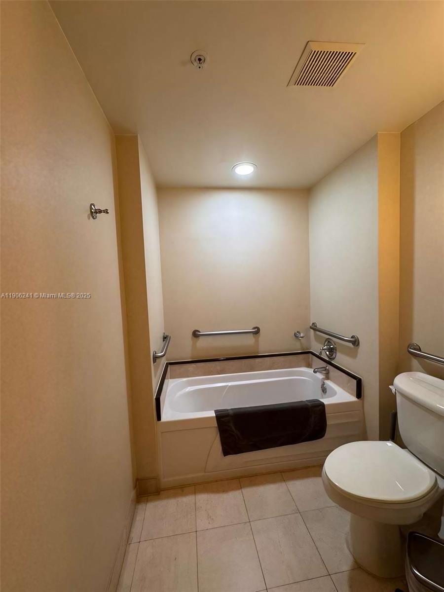 18001 Collins Ave 1117 Property Photo 14