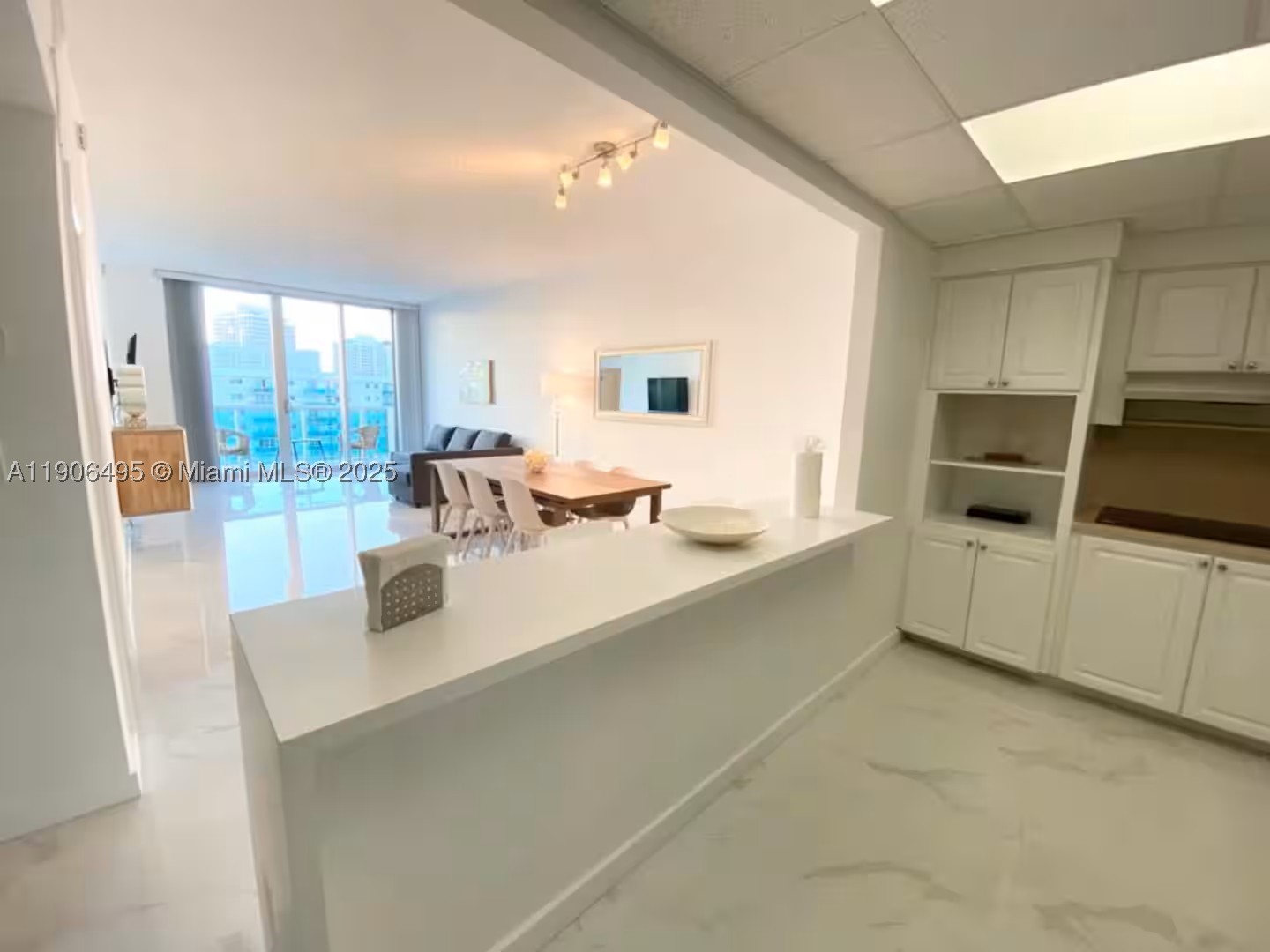 19370 Collins Ave Ph-10 Property Photo 4