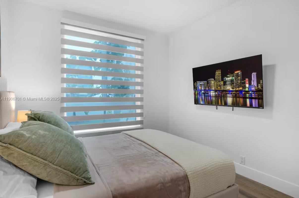 A11906701 Property Photo 11