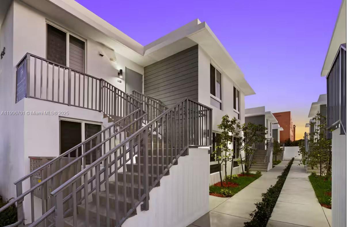 A11906701 Property Photo 24