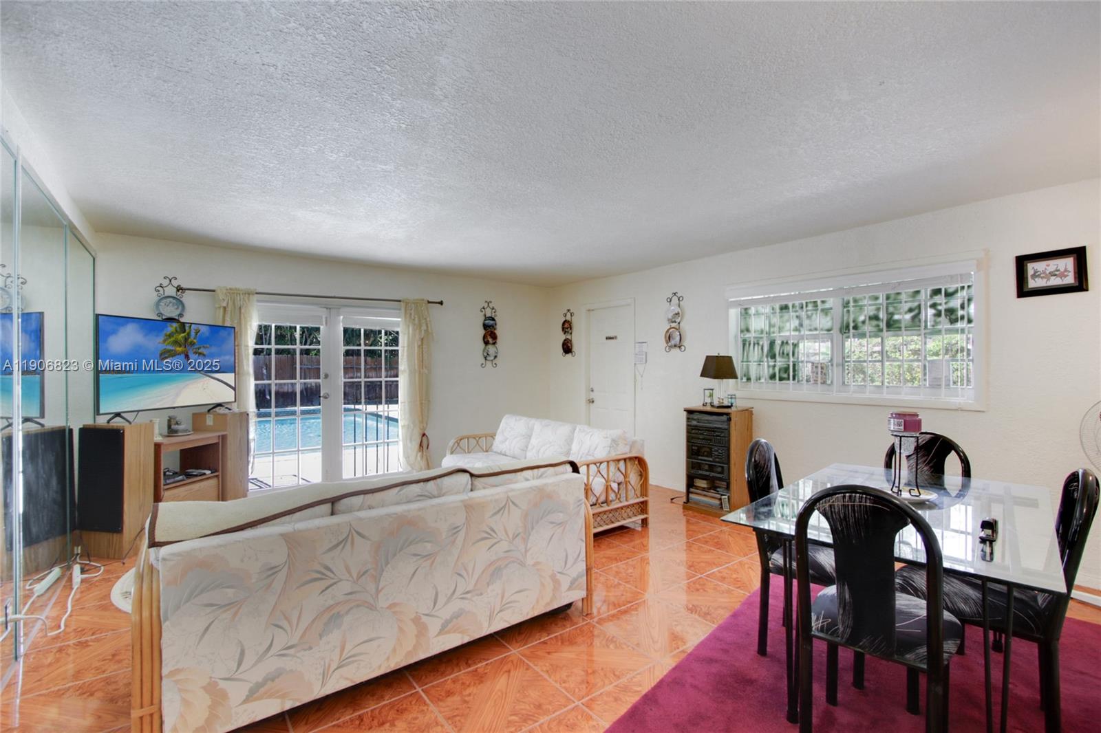 6013 Rose Ter Property Photo 5