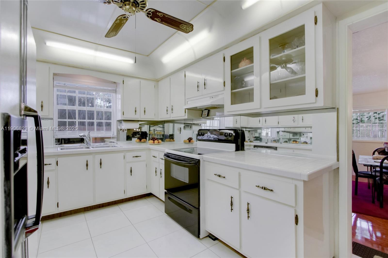 6013 Rose Ter Property Photo 8