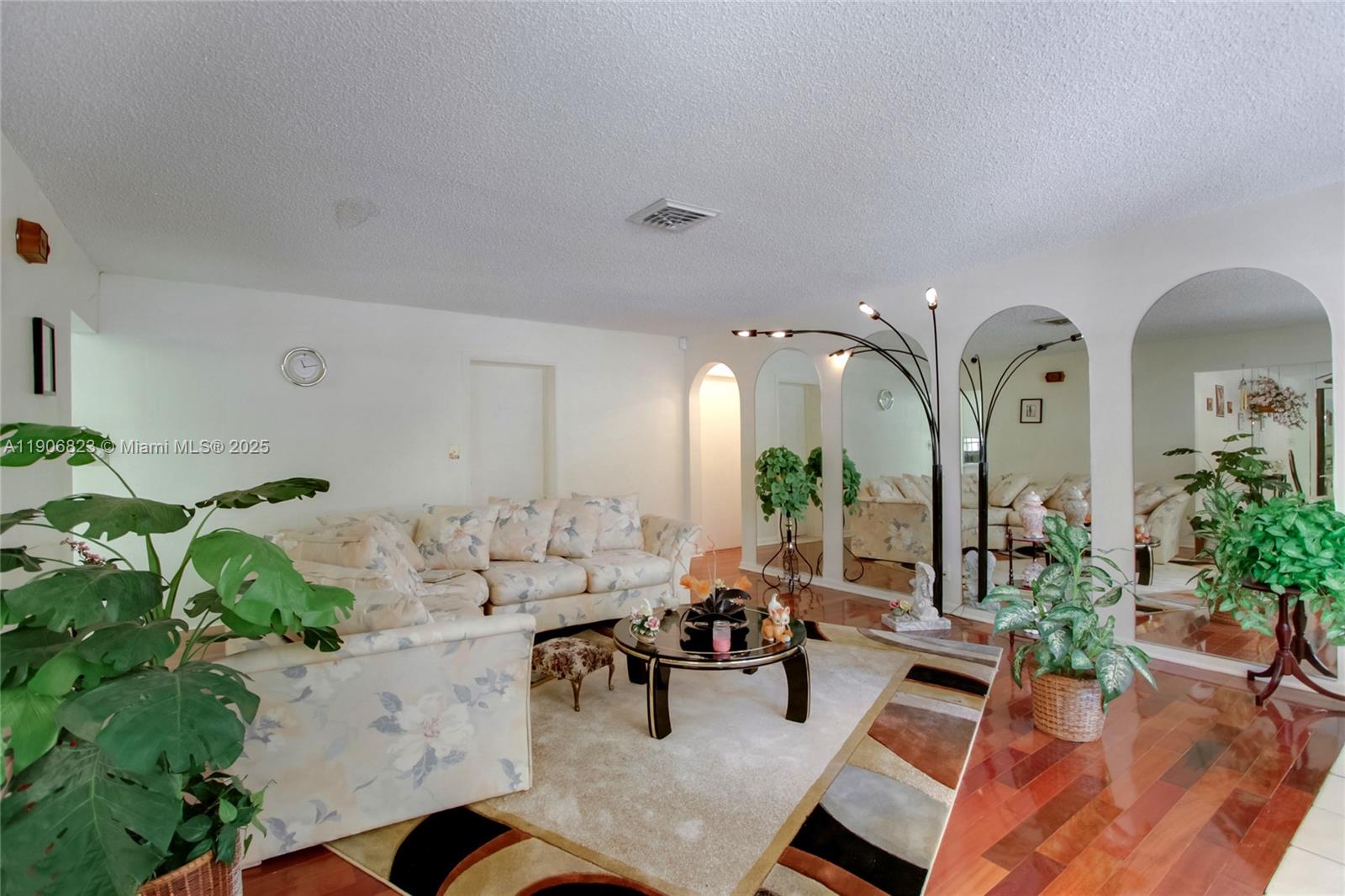 6013 Rose Ter Property Photo 13