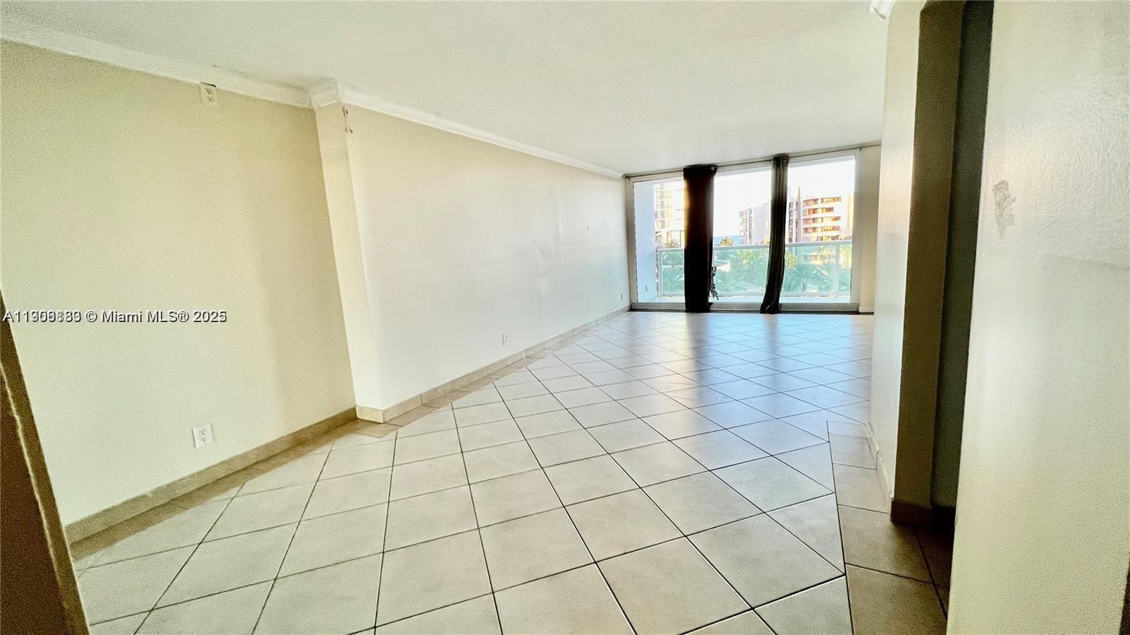 100 Bayview Dr 607 Property Photo 2